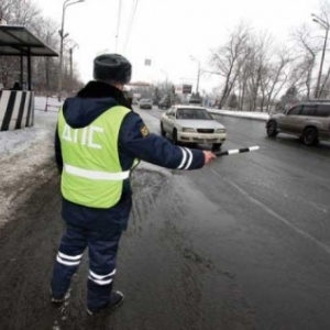 В Кисловодске сотрудники ФСБ задержали целую смену стационарного поста ГИБДД вместе с командиром, сообщает 1777.ru