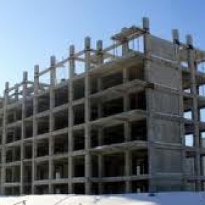 Более 12,2 миллионов рублей похитил директор строительной фирмы. Эти средства Шахтинская городская администрация  перечислила ему на строительство квартир для детей, оставшихся без попечения родителей