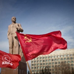 Первого мая в Ростове-на-Дону на площадке возле Публичной библиотеки состоялся митинг Ростовского областного комитета Коммунистической партии Российской Федерации