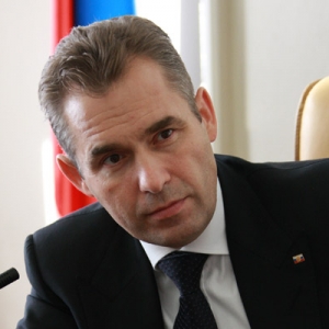 На российско-украинской границе при переезде в Ростовскую область был обстрелян автобус с детьми. Об этом сообщил уполномоченный при президенте РФ по правам ребенка Павел Астахов в своем микроблоге в Twitter