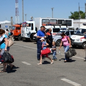 В Ростовскую область из Украины за сутки въехало более 13,5 тысяч человек, написал в Instagram уполномоченный при президенте РФ по правам ребёнка Павел Астахов. По данным Астахова, всего к мероприятиям по обеспечению жизнедеятельности прибывающих граждан Республики Украина привлечено от РСЧС 1674 человека и 576 единиц техники