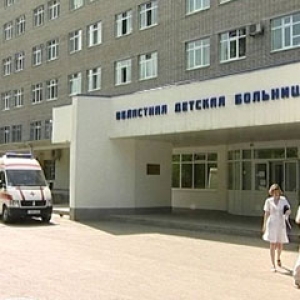 С просьбой оказать необходимую квалифицированную помощь маленькой жительнице Украины к министру здравоохранения РФ В. Скворцовой и губернатору РО В. Голубеву обратился уполномоченный при президенте России по правам ребёнка П. Астахов