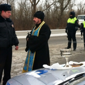 Всем водителям раздаются листовки-памятки.