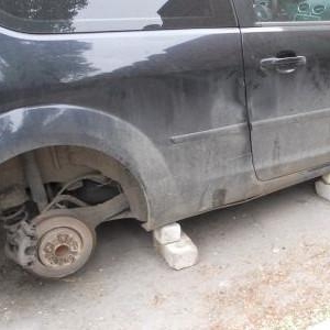 За один день было «разуто» несколько машин.