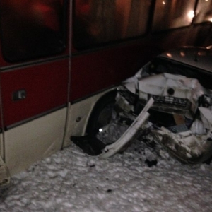 2 аварии с пассажирами одного и того же автобуса случились накануне вечером невдалеке от Батайска, рядом с деревней Самарское.