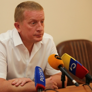 Глава донской столицы Сергей Горбань на встрече с представителями туристического бизнеса сообщил, что хочет сократить количество сотрудников администрации на 10%. 