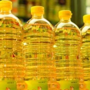 Почти на 2% за последние две недели подорожали подсолнечное масло и рис. Стоимость других продуктов немного стабилизировалась